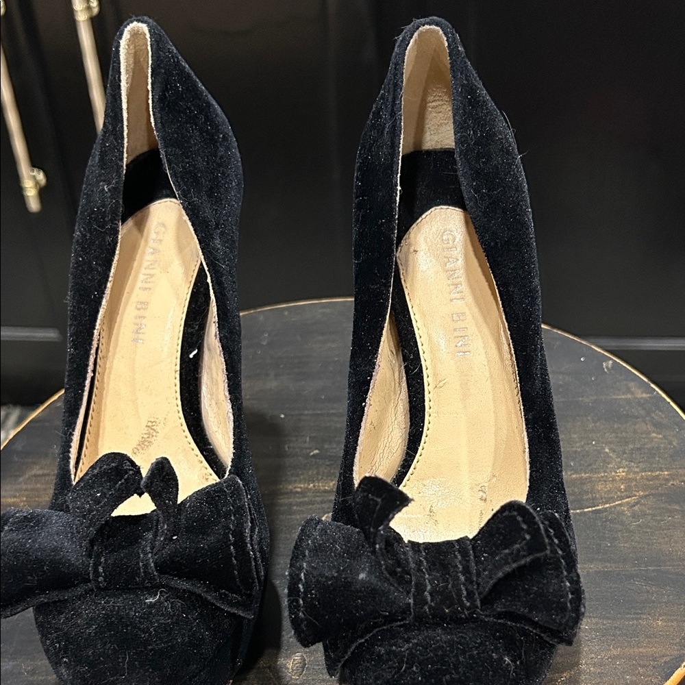 Gianni Bini Black Velvet Heels with Bow